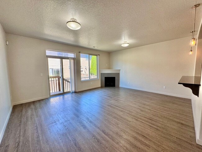 Photo - Beautiful Newer Built Home Central location!