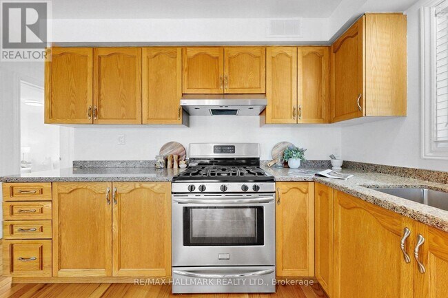 Photo - 941 Lake Dr N