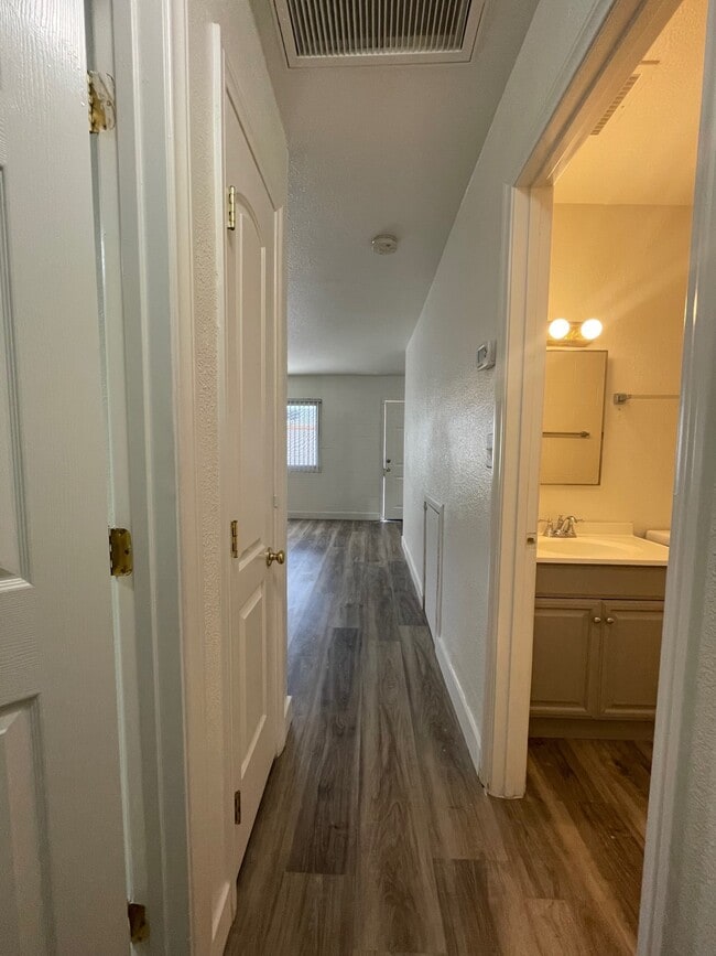 Photo - 2109 Daley Street