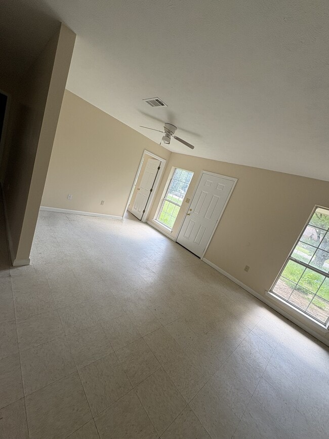 Photo - 158 Pacific Cir