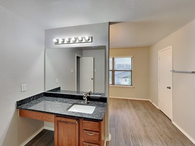 Photo - 4808 Woodstock Dr