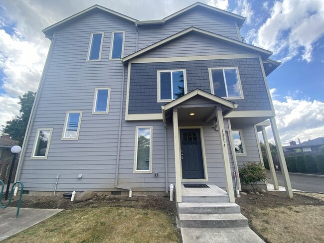 Photo - 13214 NE Glisan St