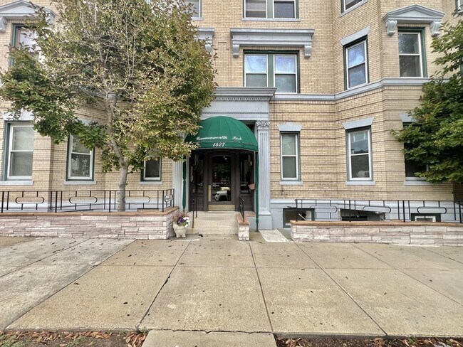 Building Photo - 1427 Commonwealth Ave Unit 204