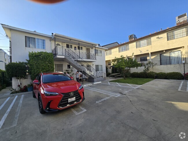 Building Photo - 335 E Providencia Ave Unit 337 apt C