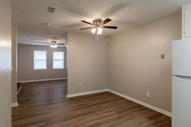 Photo - 110 Upland Ct