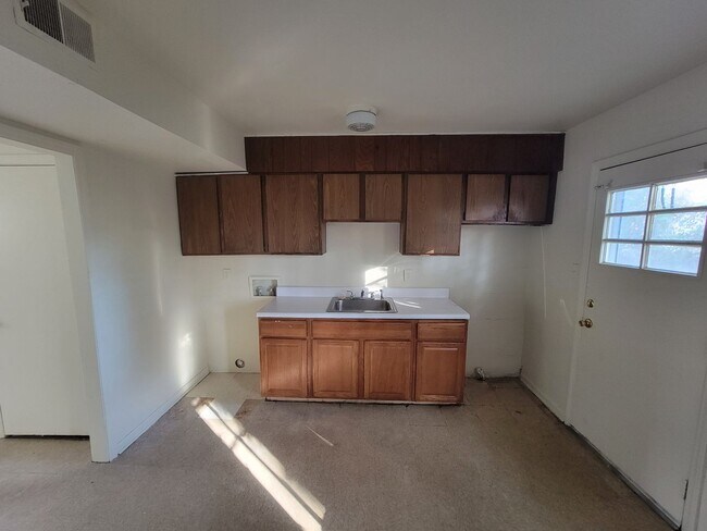 Building Photo - 2904 Ingleside Ave Unit A