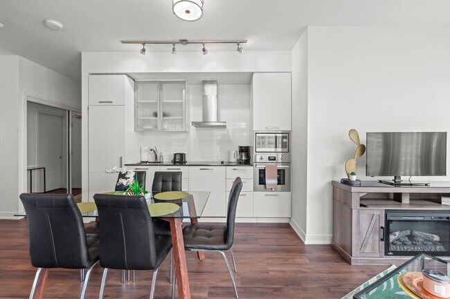 Photo - 19 Lower Simcoe St Unit SI FL24-ID1514101P