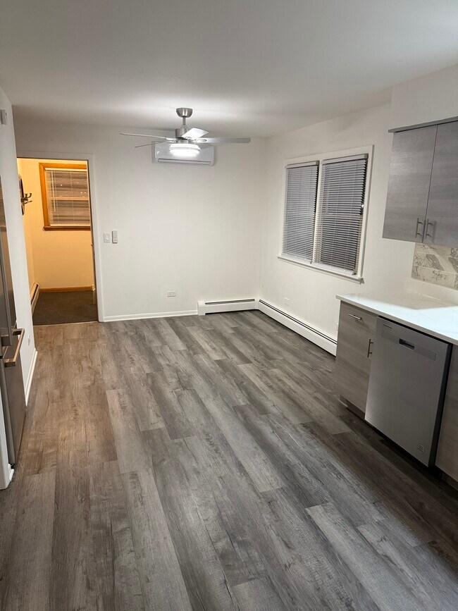 5400 W Dakin St Unit 1st floor