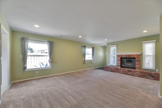 Photo - 5341 Waring Rd