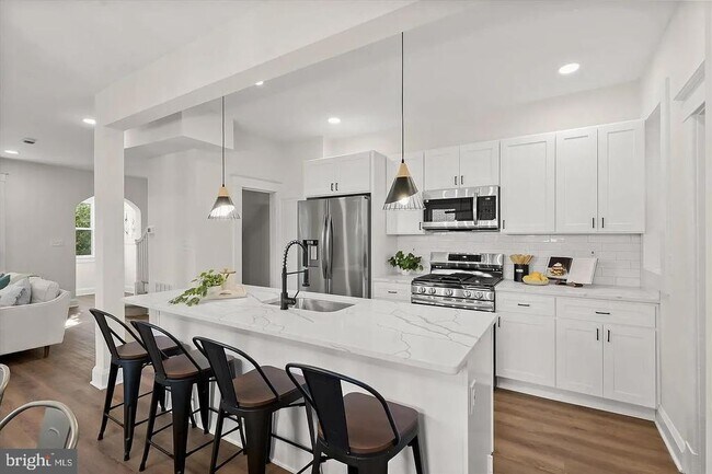 Photo - 614 Stamford Rd