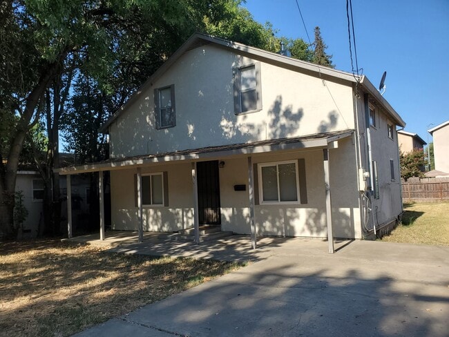 Photo - 430 Robinson Ave