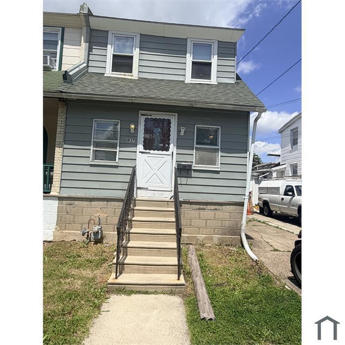Photo - 837 Broad St