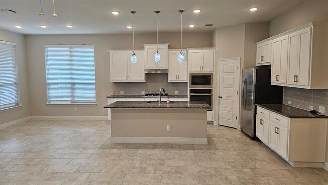 Photo - 712 Muster Bnd