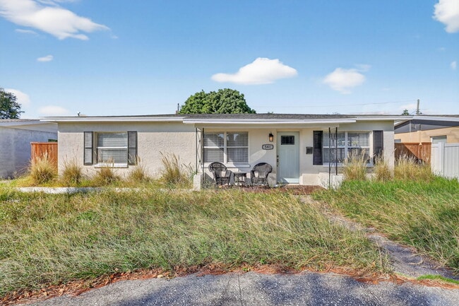 Building Photo - 541 40th Ave NE