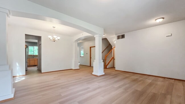 Photo - 5BR/3BA End Unit with Greenbelt View in Lynnwood