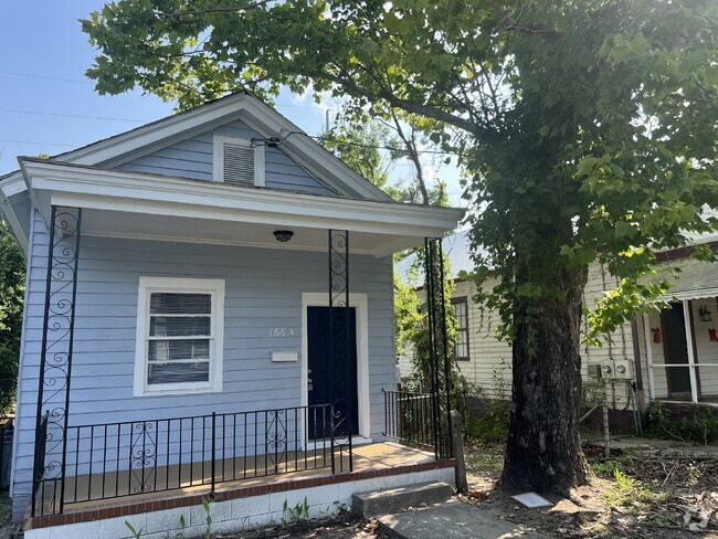 Building Photo - Charming 2 Bedroom Cottage Near King Mill ... Rental