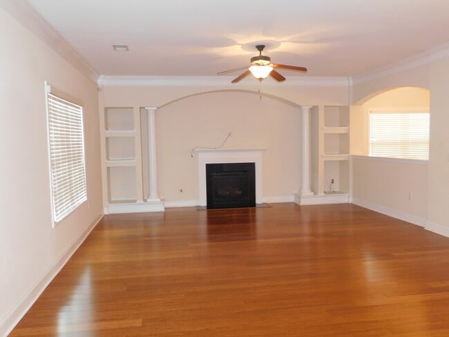 Photo - 123 Hackamore Ln