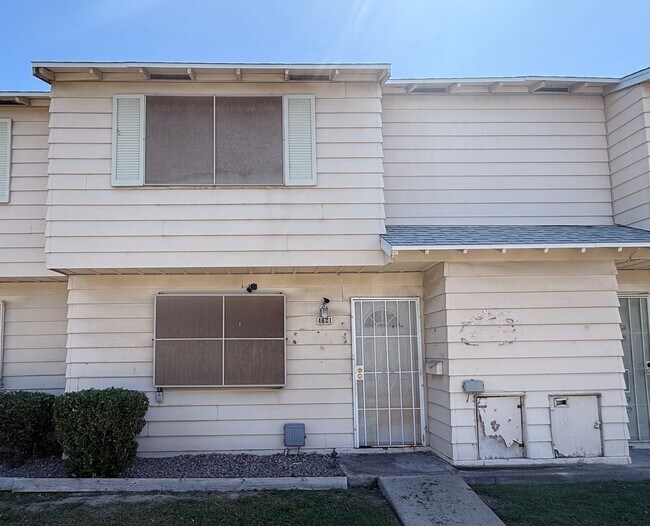 Photo - 3 Bedroom Townhouse with a 2 car garage and a middle courtyard area