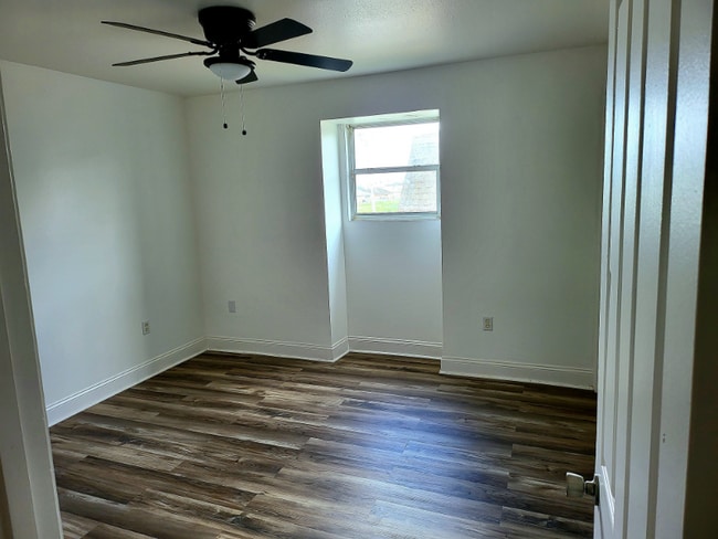 Building Photo - 3517 Golden Dr Rental