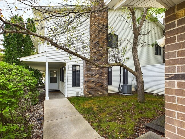 Photo - Maple Grove 3BR Townhome, Fully Remodeled