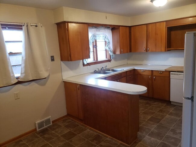 Photo - 515 Valleyview Ave NW