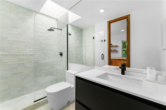 Building Photo - 226 Jefferson Ave Unit 1