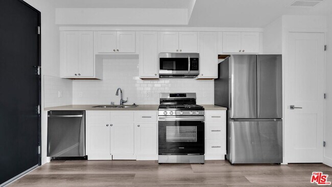 Photo - 667 N Wilton Pl Unit 405