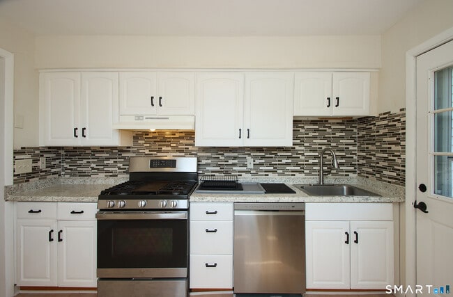 Building Photo - 11 Sable St Unit 2