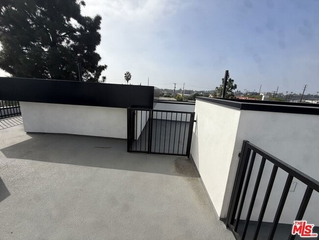 3846 Bentley Ave