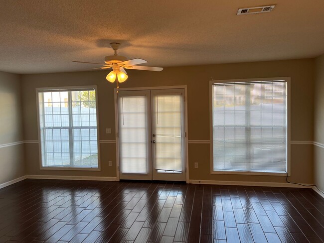 Photo - 201 Wakefield Way