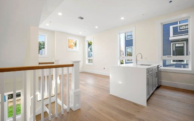 Photo - 120 School St