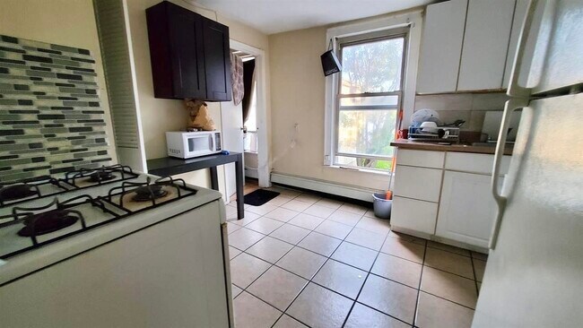 Photo - 125-127-127 Beacon Ave Unit 3