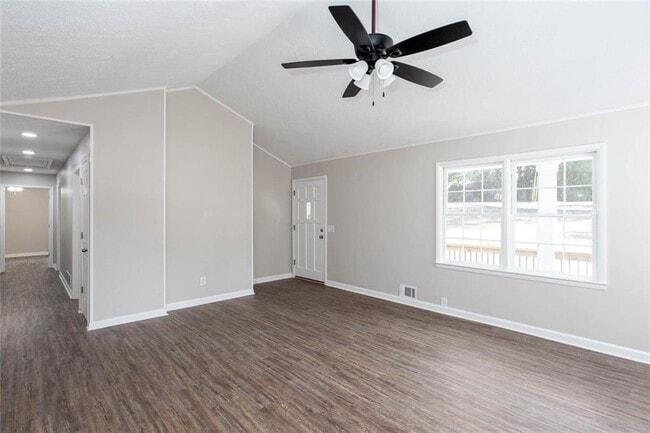 Photo - 2099 Scott Rd