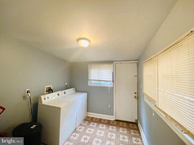 Photo - 1704 N Sydenham St