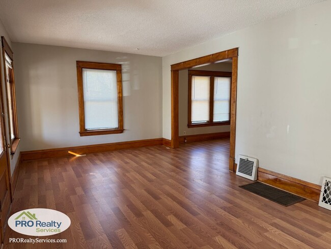 Building Photo - Updated 3 Bedroom House in Minneapolis