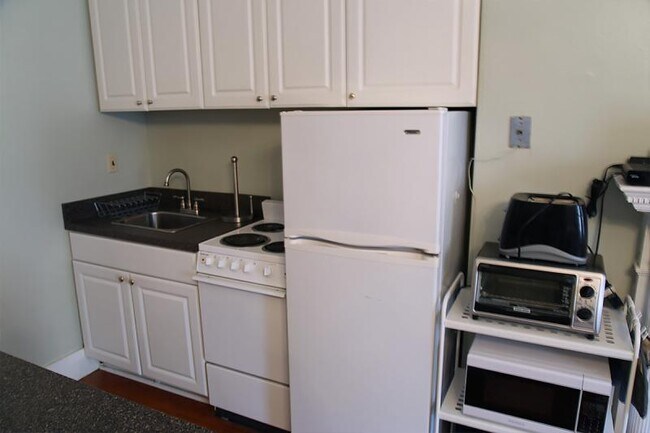 Building Photo - 460 Beacon St Unit 2F