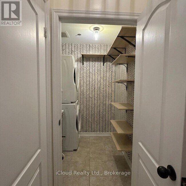 Photo - 1360 Costigan Rd Unité 304