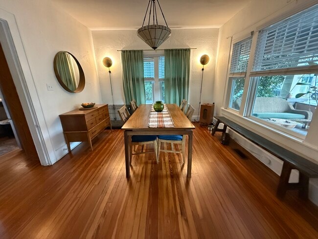 Photo - 557 7th Ave N