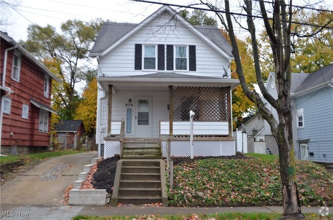 Building Photo - 979 Collinwood Ave Rental