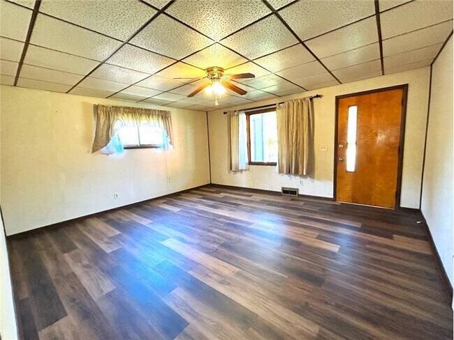 Photo - 828 Cove Rd Unit Bottom