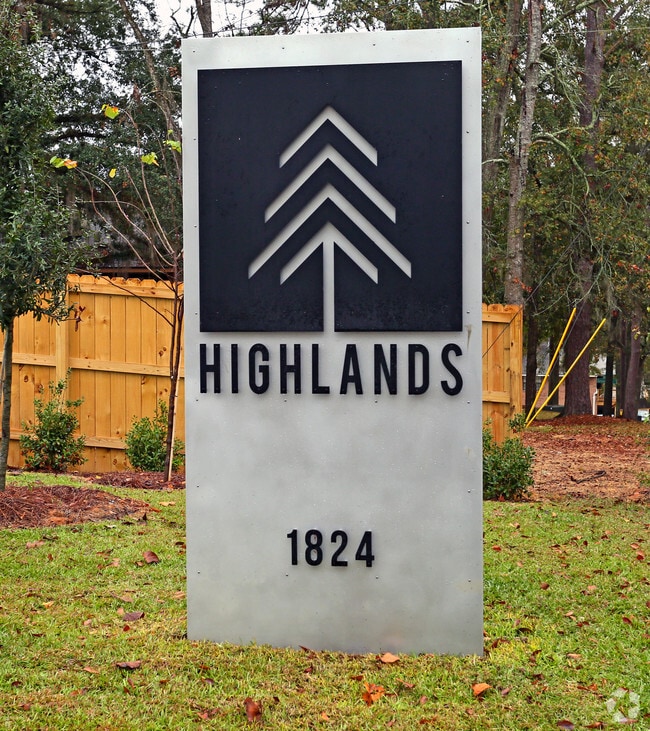 Photo - The Highlands