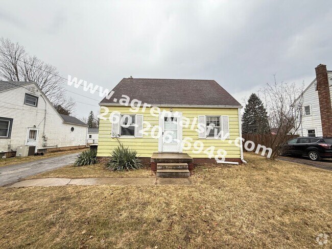 Building Photo - 2 Bedroom House