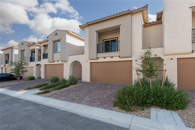 Photo - 2532 Vittora Pointe St