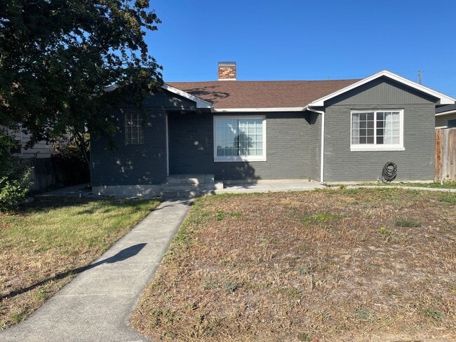 Building Photo - Updated 3 Bedroom 1 Bath home of Rent!!