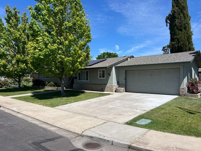 Photo - 618 Madsen Dr