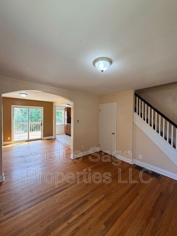 Photo - 601 Littlecroft Rd