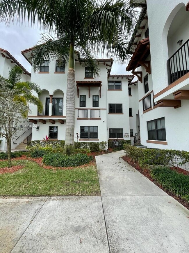 Building Photo - 10600 NW 88th St Unit 108