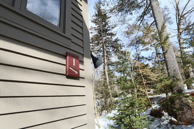 Photo - Seasonal 6 Month Lease Available!  $1,700/ mo Charming Two-Bedroom Condo in Waterville, NH!