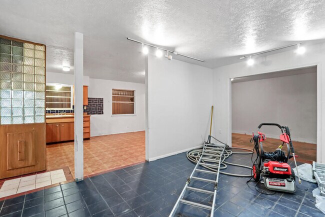 Photo - 5530 Fairbanks Dr