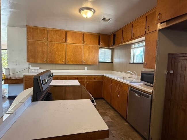 Photo - 310 E 3rd St